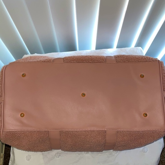 Sherpa Duffle Bag - Picture 5 of 5